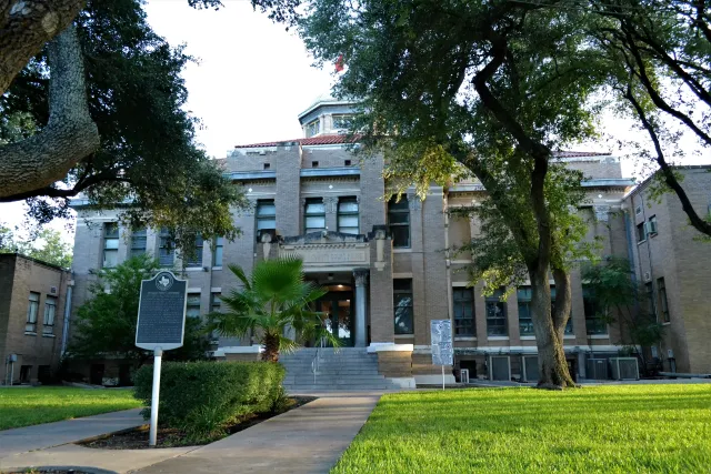 Jim Wells County courthouse reference photograph