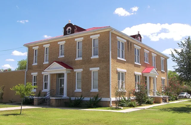 McMullen County courthouse reference photograph