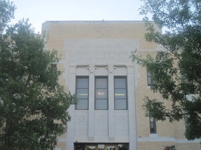 Ochiltree County courthouse reference photograph