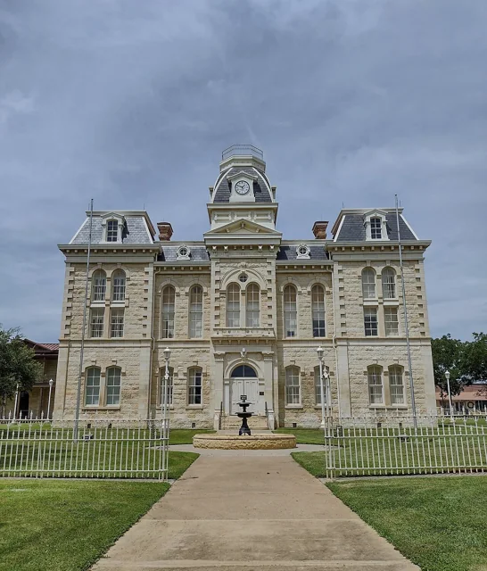 Robertson County courthouse reference photograph